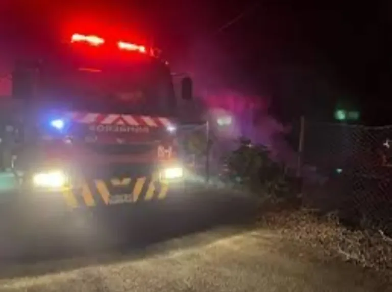 Incendio destruye por completo vivienda en campamento del sector Aguas Negras de Curicó