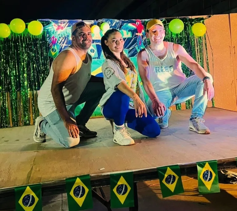 Brasil se tomó el estadio La Granja: clase temática de Zumba llenó de ritmo y color a Curicó