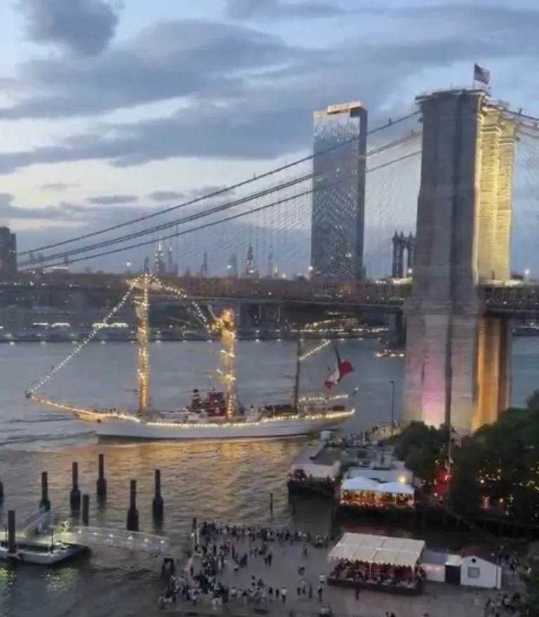 Tragedia en Nueva York: Buque Escuela Cuauhtémoc colisiona con el Puente de Brooklyn dejando dos fallecidos y 22 heridos