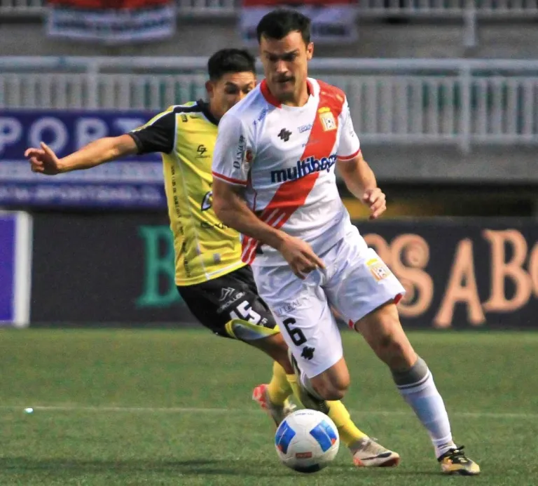 San Luis derrota en el último suspiro a Curicó Unido y alcanza el liderato junto a San Marcos de Arica