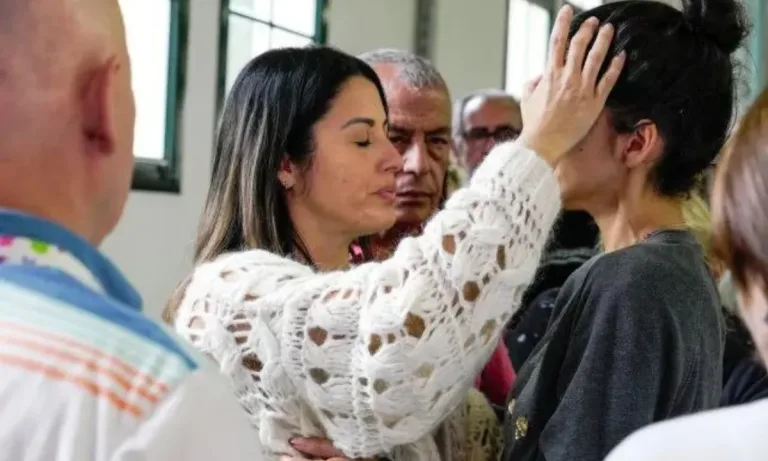 Leda Bergonzi “sanadora de Rosario”regresa a Chile con encuentros espirituales en Curicó y Lo Prado