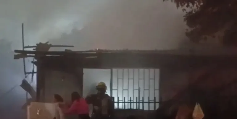 Una persona fallecida deja incendio estructural en Villa Doña Jacinta de Talca