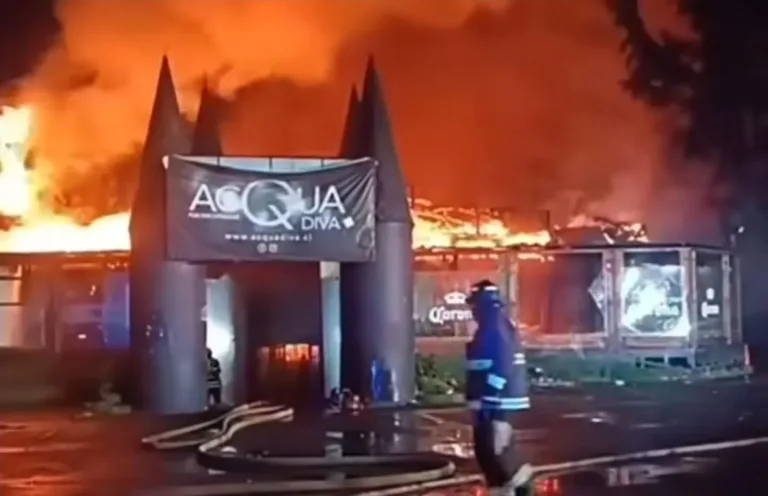Incendio reduce a cenizas icónico local castillo, excalibur de Rancagua