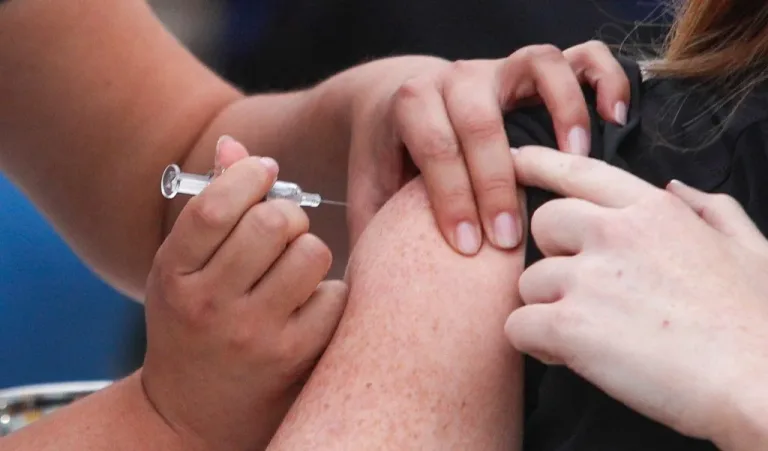 Minsal refuerza vacunación contra el sarampión hace especial llamado personas nacidas entre los años 1971 y 1981