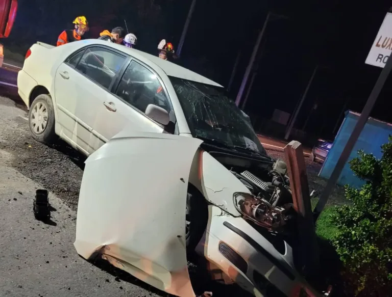 Violento accidente deja sin energía eléctrica a sector de Tres Esquinas en Romeral