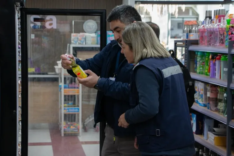 Fiscalización de la Seremi de Salud detecta deficiencias en etiquetado en “mall chinos” de Constitución