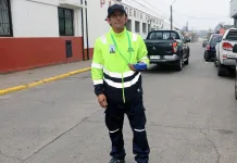 Exusuario del Albergue Público deja situación de calle y consigue trabajo en parquímetros
