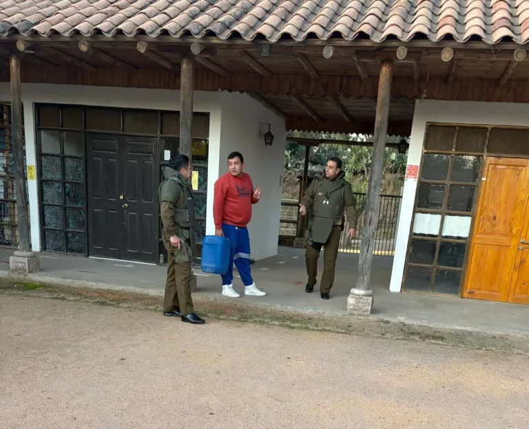 Carabineros de La Estrella detiene a sujeto por robo frustrado en complejo municipal