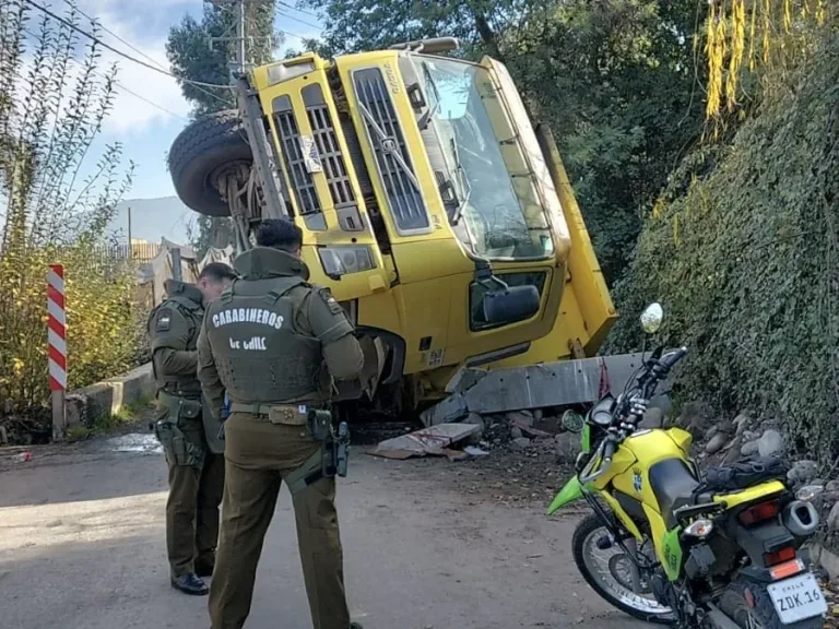 Colapso de puente deja aislado a sector El Esfuerzo en Requínoa