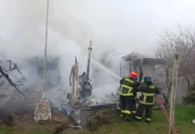 Tres personas damnificadas tras incendio que destruyó vivienda en la comuna de Maule IMG_7317