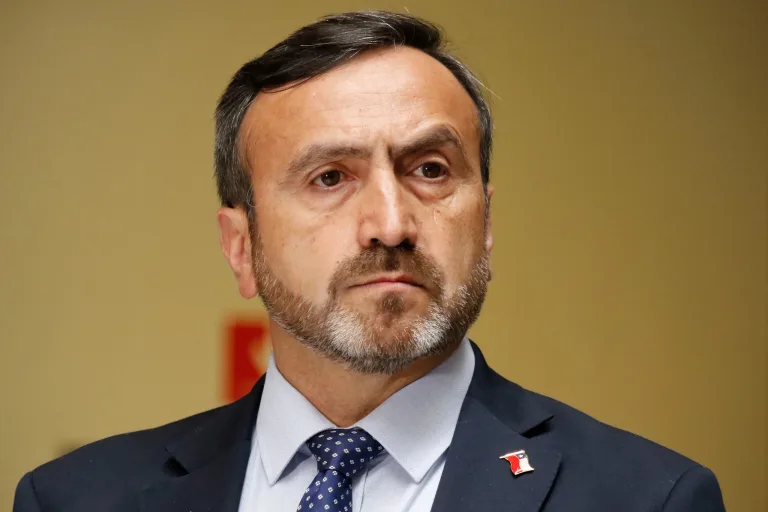 Corte de Apelaciones de Talca modifica cautelares del diputado Pulgar y ordena arresto domiciliario