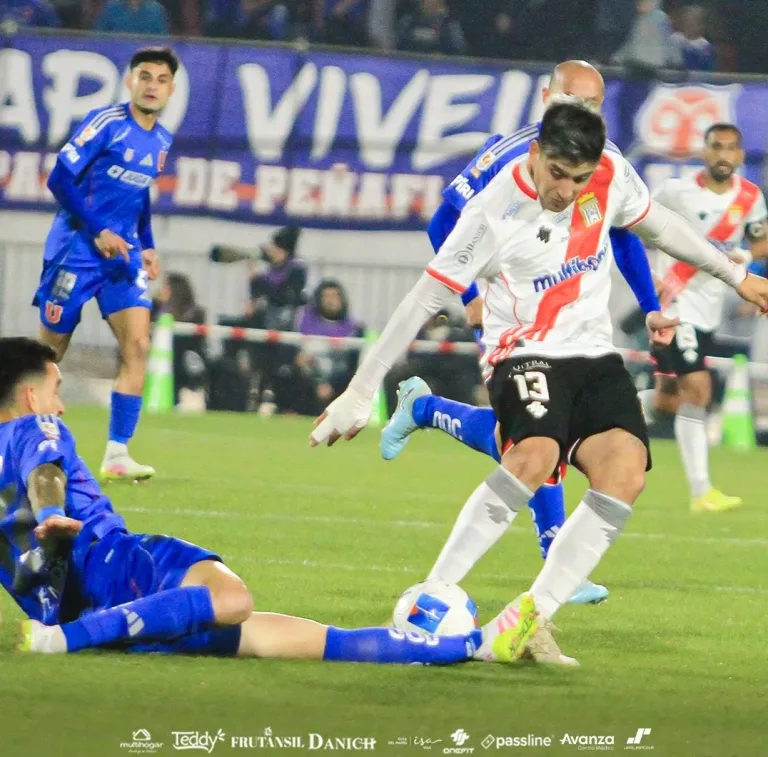 Curicó Unido elimina a la U y avanza a cuartos de final de Copa Chile