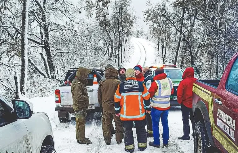 Exitosa operación de rescate permite ubicar a excursionistas extraviados en la precordillera de Romeral
