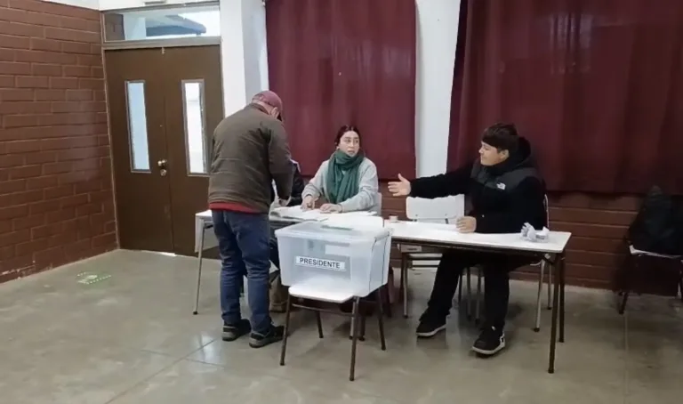 Servel reporta el 98,5% la instalación de mesas para las Elecciones Primarias 2025