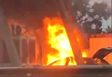 Vehículo resultó completamente destruido tras incendio en peaje Lontué Vehículo resultó completamente destruido tras incendio en peaje Lontué