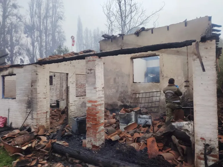 Labocar de Carabineros investiga incendio estructural en sector Rural de San Javier