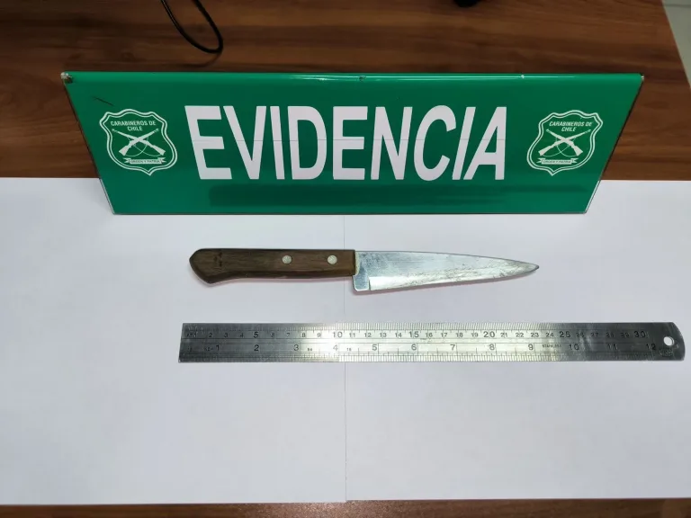 Hombre fue apuñalado durante asalto en botillería de San Clemente: presunto agresor fue detenido