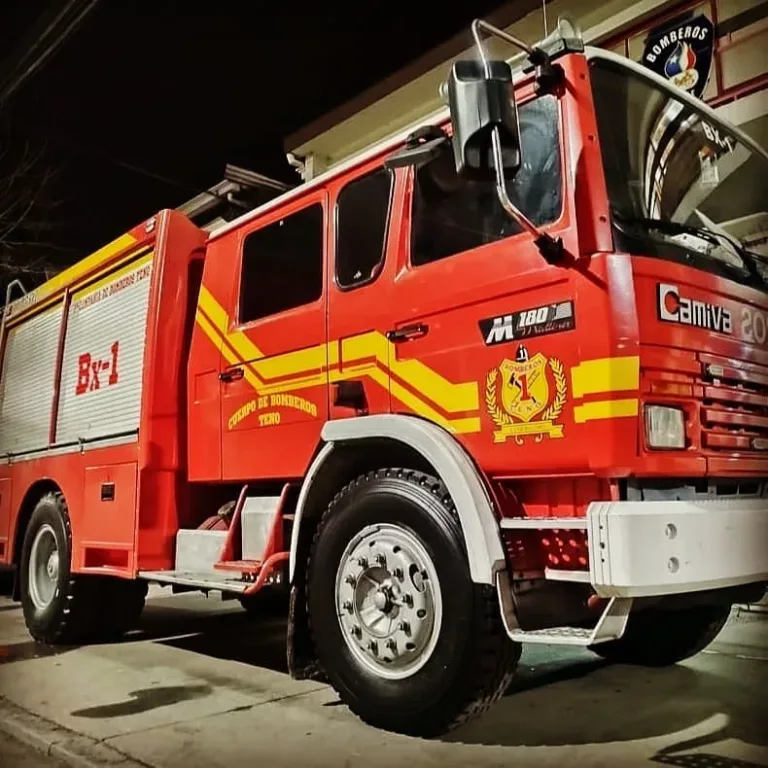 Incendio destruye vivienda en sector El Mirador en Teno y deja una persona lesionada