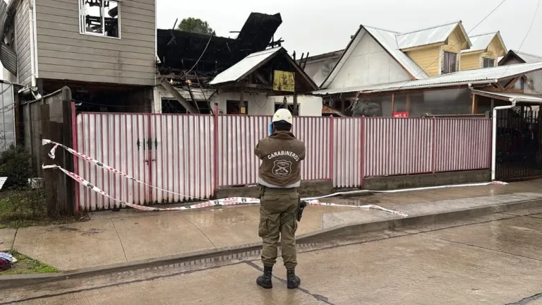 Incendio en vivienda de Longaví moviliza a Bomberos y peritos del Labocar