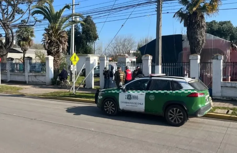 Carabineros desaloja inmueble ocupado por personas en situación calle tras reiterados reclamos vecinales en Teno.