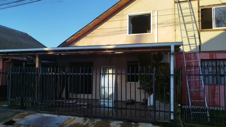 Incendio afectó a vivienda en Villa Los Huertos de Curicó
