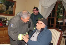 Bomberos de Santa Fe de Curicó rinden emotivo homenaje a voluntario insigne por sus 100 años de vida 24f99ba3-5072-4021-8180-0678870bf477