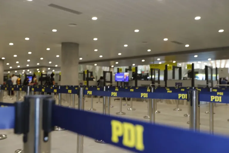 PDI Curicó concretó expulsión de ciudadana extranjera con orden vigente