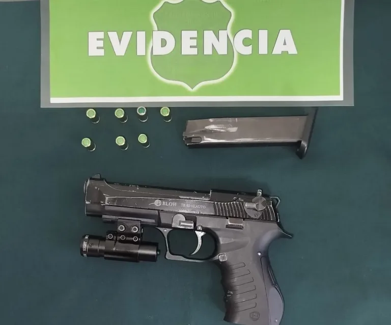 Parral: Carabineros detiene a joven por porte ilegal de arma en sector Alameda