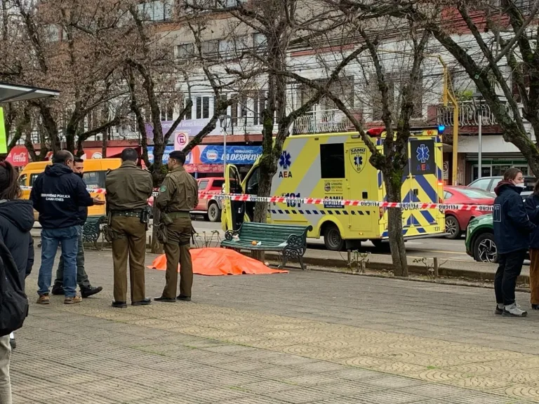 Persona fallecida fue hallada en la Plaza de Armas de Cauquenes