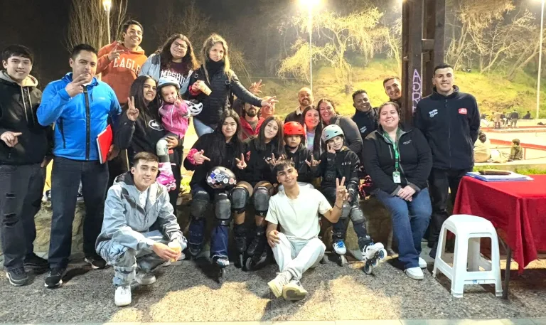 Curicó cuenta con nuevo club deportivo: padres formalizan “Ruedas de Fuego”, agrupación dedicada al patinaje