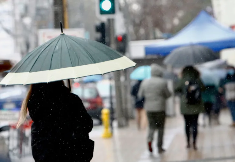 Curicó refuerza coordinación ante sistema frontal con lluvias intensas y fuertes vientos