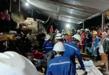 Rescatan con vida a los 18 mineros atrapados en mina de oro en Colombia-1