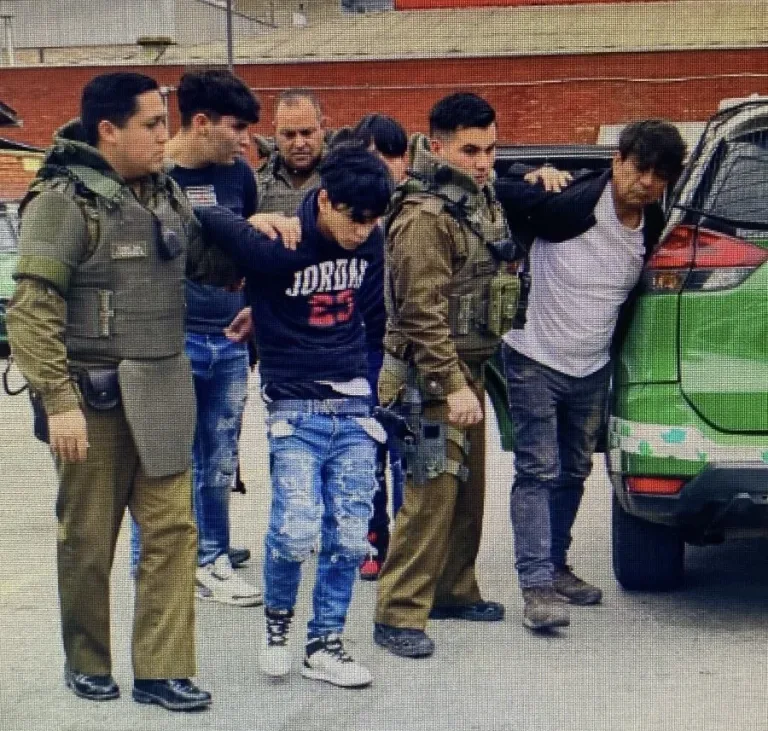 Violento asalto a sucursal Entel en pleno centro de Rancagua deja cuatro detenidos