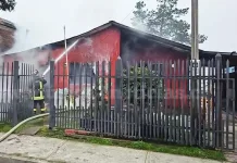 Incendio estructural deja a tres mujeres damnificadas en sector La Obra de Lo Niches, Curicó (Video) incedio-los-niches-curico-12-07-2025