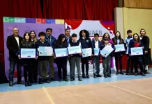 126 estudiantes de Hualañé recibieron computadores a través de la Beca TIC 126 estudiantes de Hualañé recibieron computadores a través de la Beca TIC