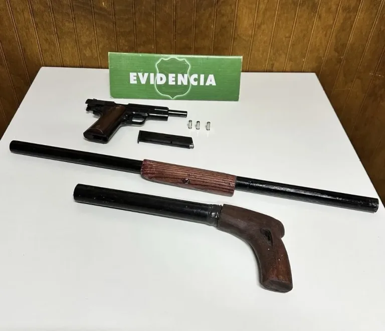 Detienen a conductor en Sagrada Familia que mantenía  escopeta hechiza y pistola a fogueo mientras conducía en estado de ebriedad