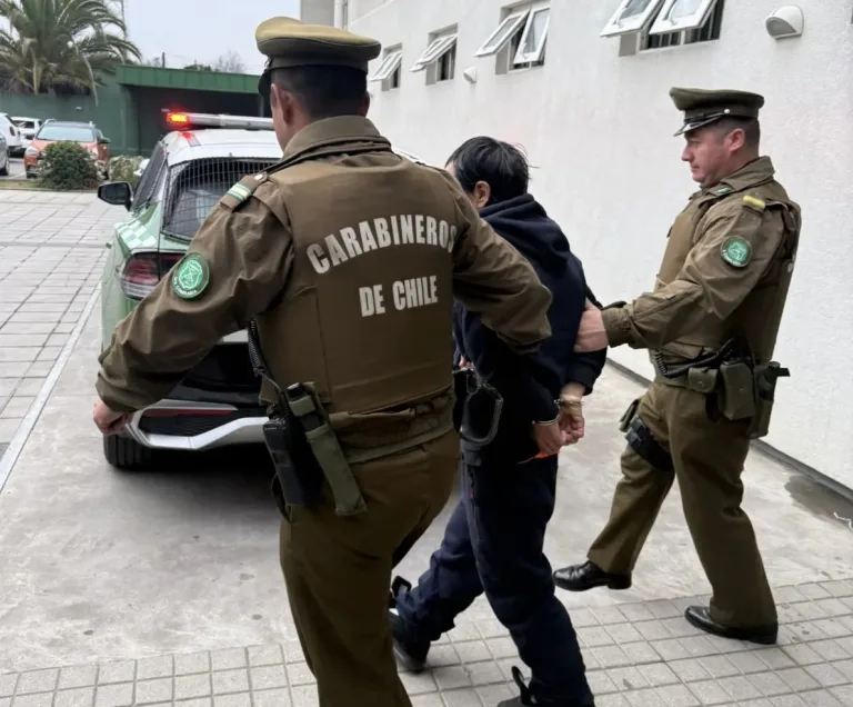 Detienen a dos personas con órdenes vigentes en Sagrada Familia
