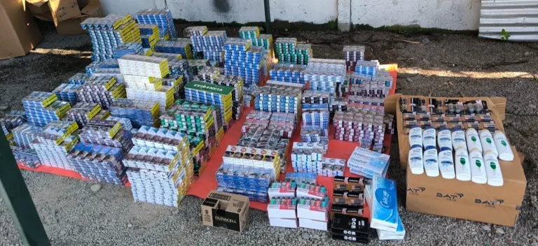 Carabineros logra detención de dos sujetos que robaron especies de furgón de ChileTabacos