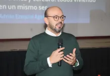 Destacado psicólogo lidera en Molina charla sobre prevención del consumo de drogas y alcohol en adolescentes-1