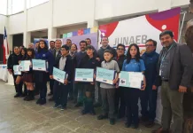 Estudiantes de Licantén reciben computadores de la Beca TIC 2025 Estudiantes de Licantén reciben computadores de la Beca TIC 2025