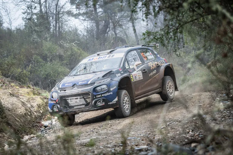 El piloto viñamarino Gerardo Rosselot se impone en el RallyMobil Curicó 2025 en una definición histórica