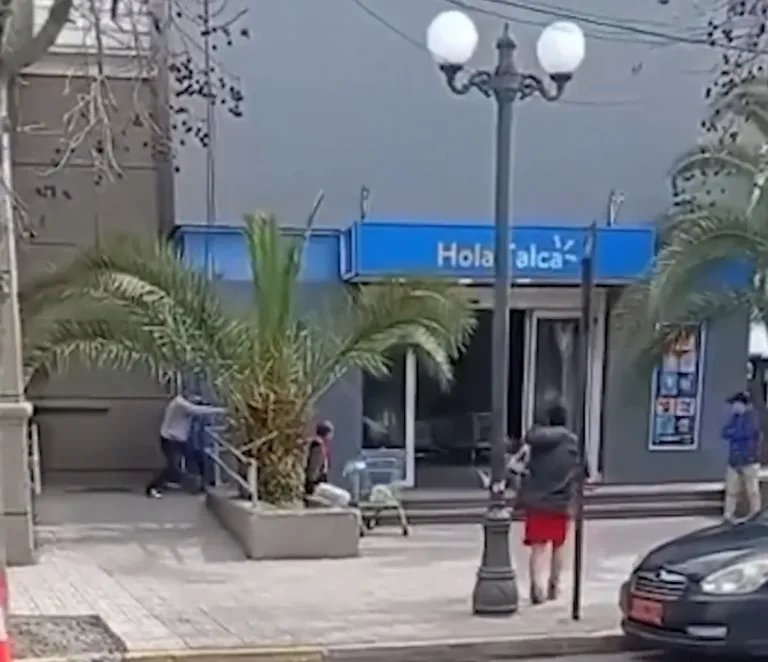 Motorista de delivery resulta baleado tras frustrar asalto en pleno centro de Talca