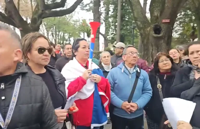 Vecinos protestan contra alza en las tarifas eléctricas en Curicó, Talca y Linares