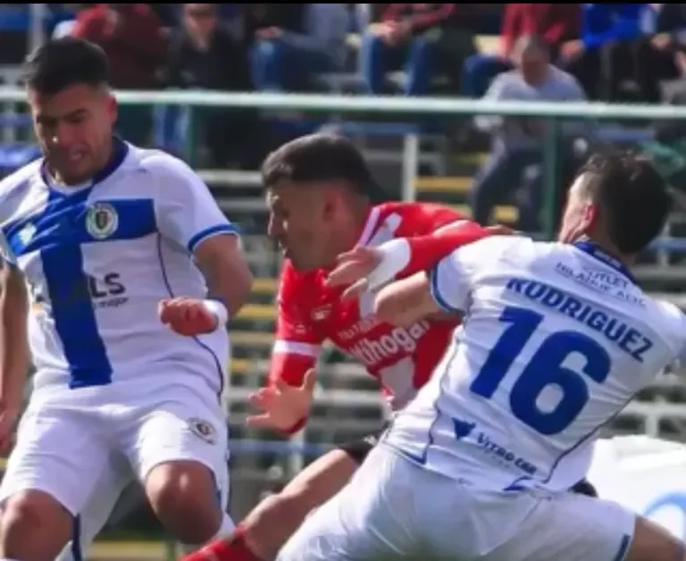 Deportes Santa Cruz derrota a Curicó Unido y lo complica en la tabla de la Primera B