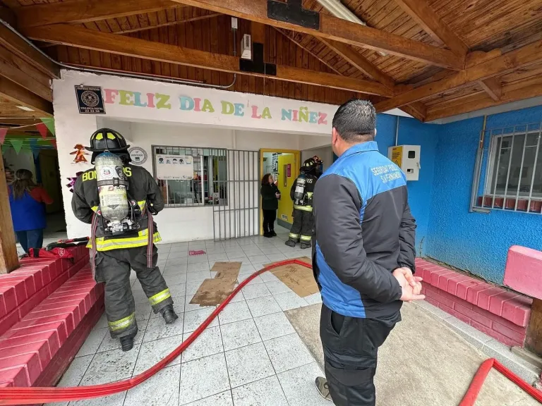 Emergencia por emanación de gas obligó a evacuar jardín infantil en San Fernando