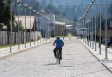Licantén inaugura reposición de Calle Dr. Herrera y nuevo paseo peatonal en Ex Cancha de Carreras Licantén inaugura reposición de Calle Dr. Herrera y nuevo paseo peatonal en Ex Cancha de Carreras