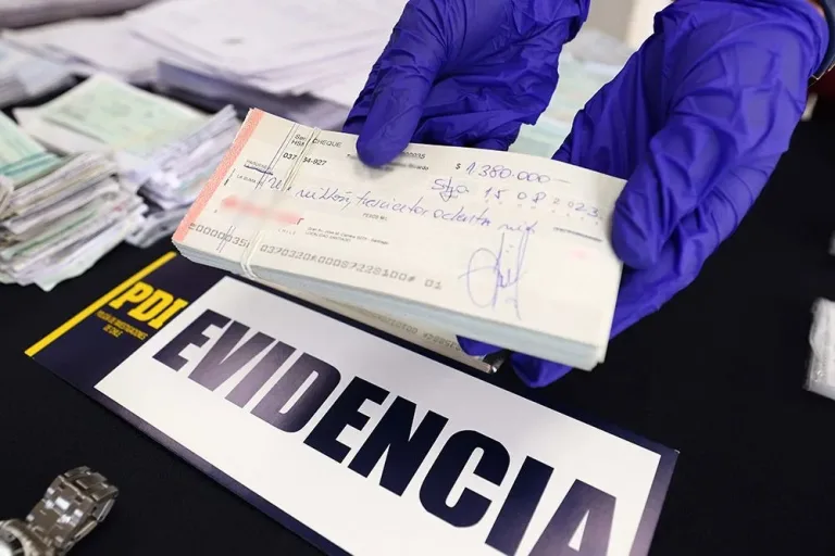 PDI Linares detiene en flagrancia a mujer por estafa durante compra de vehículo