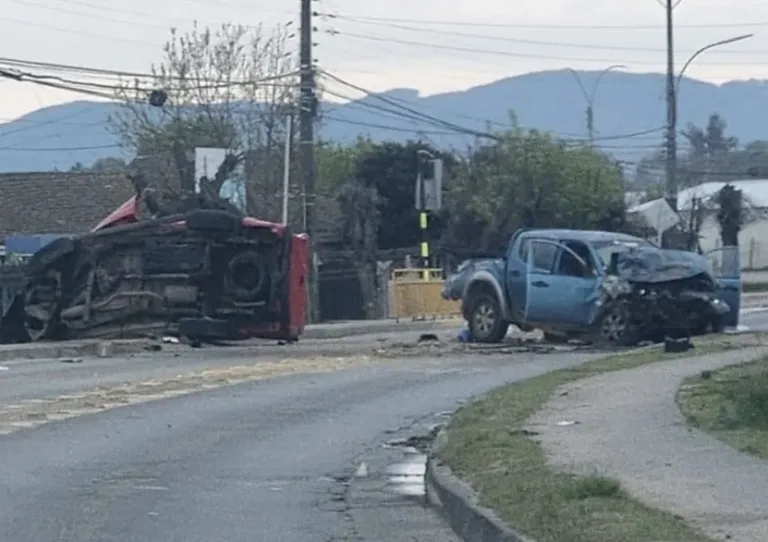 Seis lesionados deja violenta colisión frontal en Cauquenes