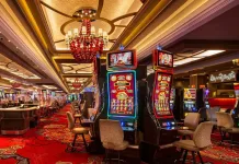 Más de 13 mil funcionarios públicos asistieron a casinos mientras estaban con licencia médica, según informe de Contraloría casino-salon