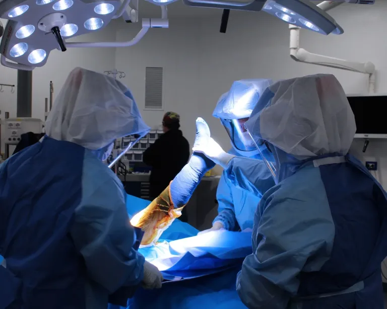 Hospital de Curicó incorpora tecnología robótica para cirugías traumatológicas